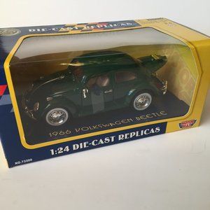 Motor Max 1:24 Collector's 1966 Volkswagen Beetle Die-Cast Replica Car / Green